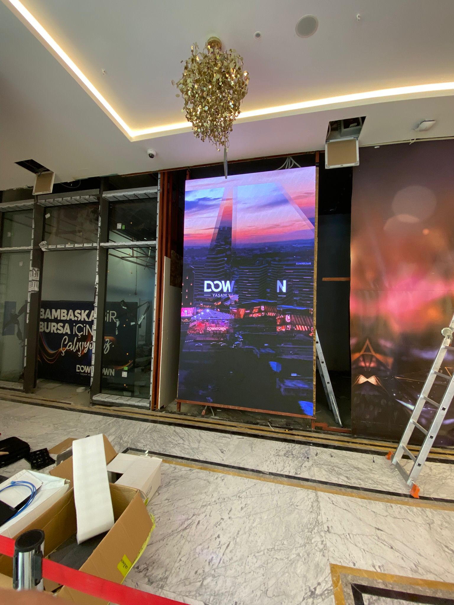 Downtown AVM Dikey LED